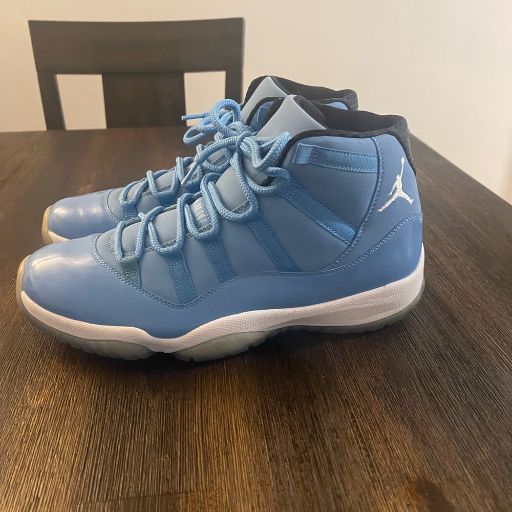 Jordan 11 Size 12 gently worn NO BOX 📦 SOME YELLOWING ON SNEAKERS